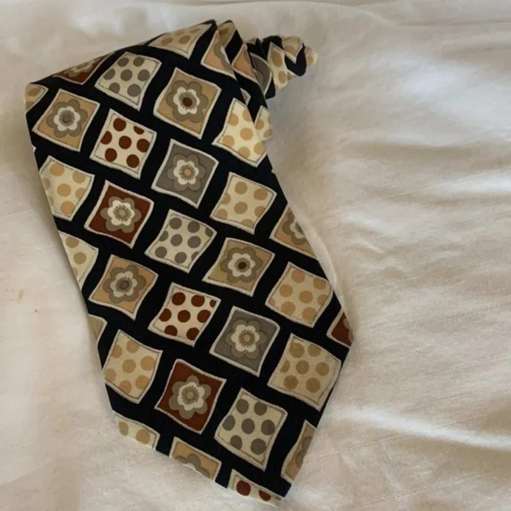 BOSS HUGO BOSS Italy Silk Geometric Shapes Tie